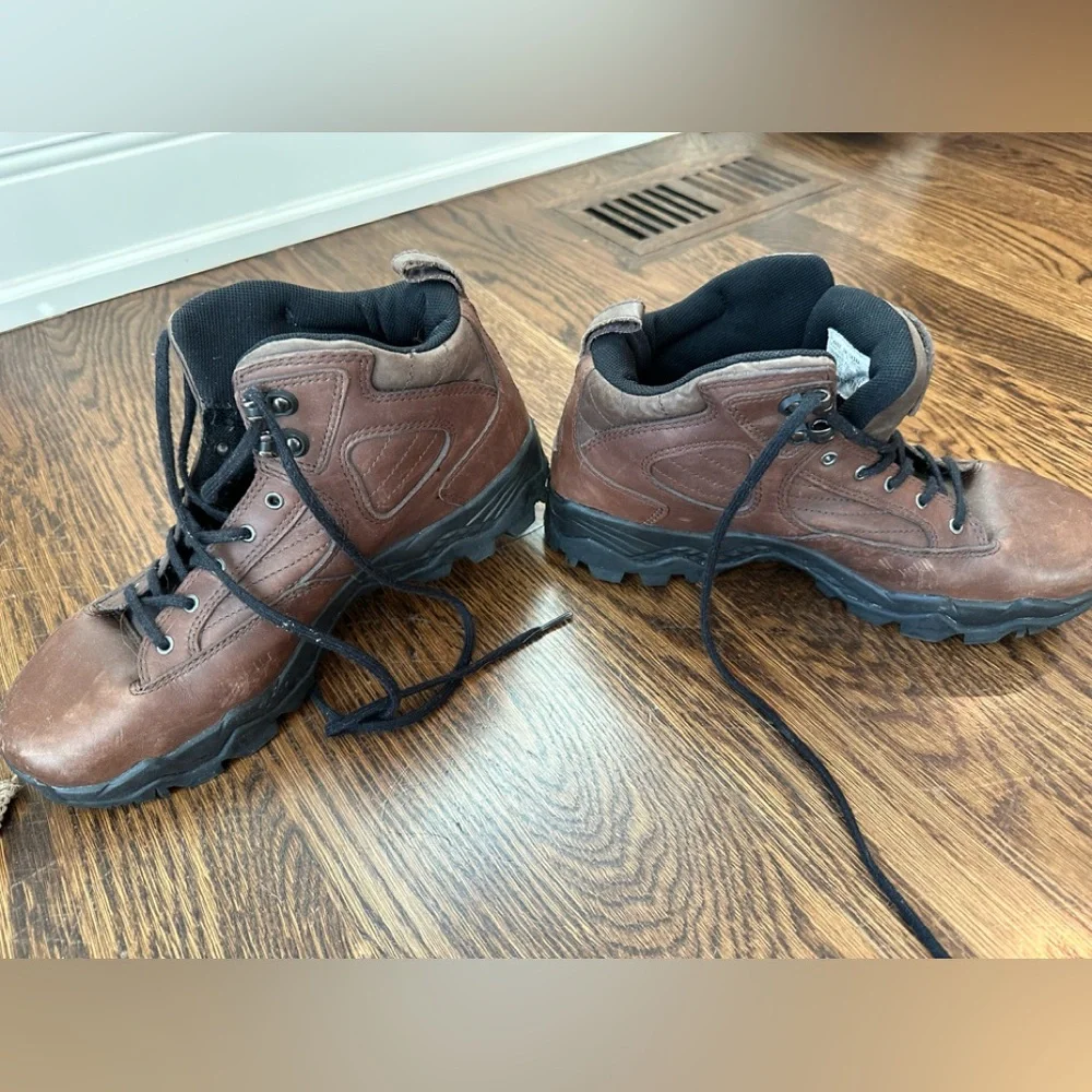 Nike all conditions gear boot. Brown. 9.5.